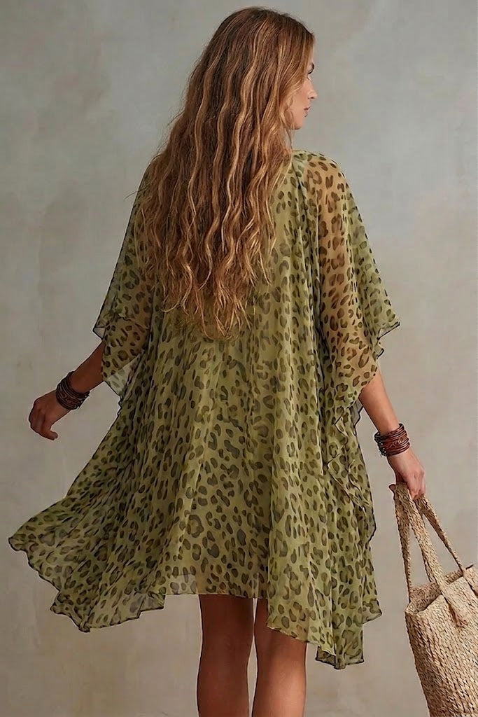 Bianca • Vestido de chiffon con estampado de leopardo, de corte amplio y fluido, escote en V