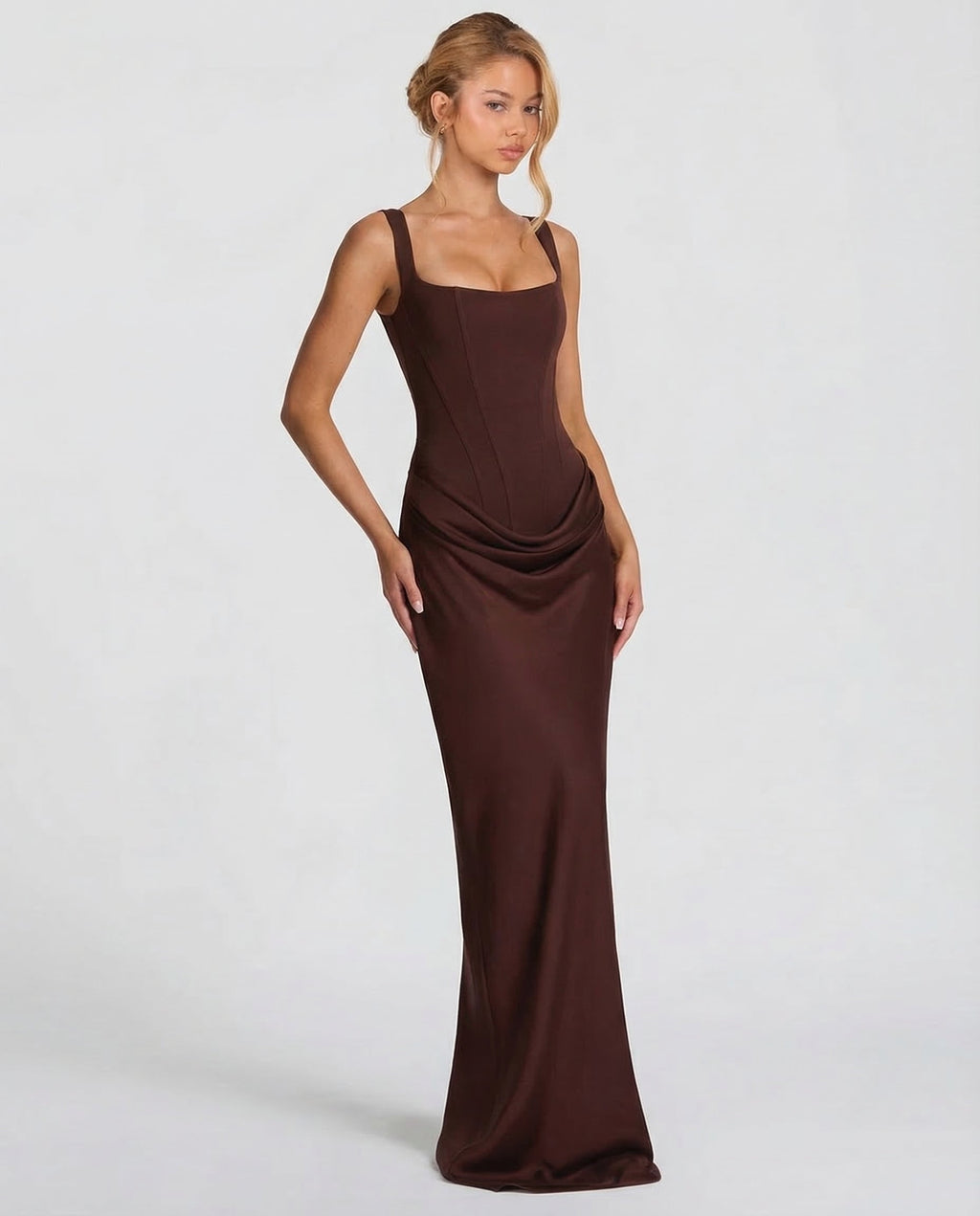 AMARA | Maxi Hourglass — The Silhouette that Stops You in Your Tracks