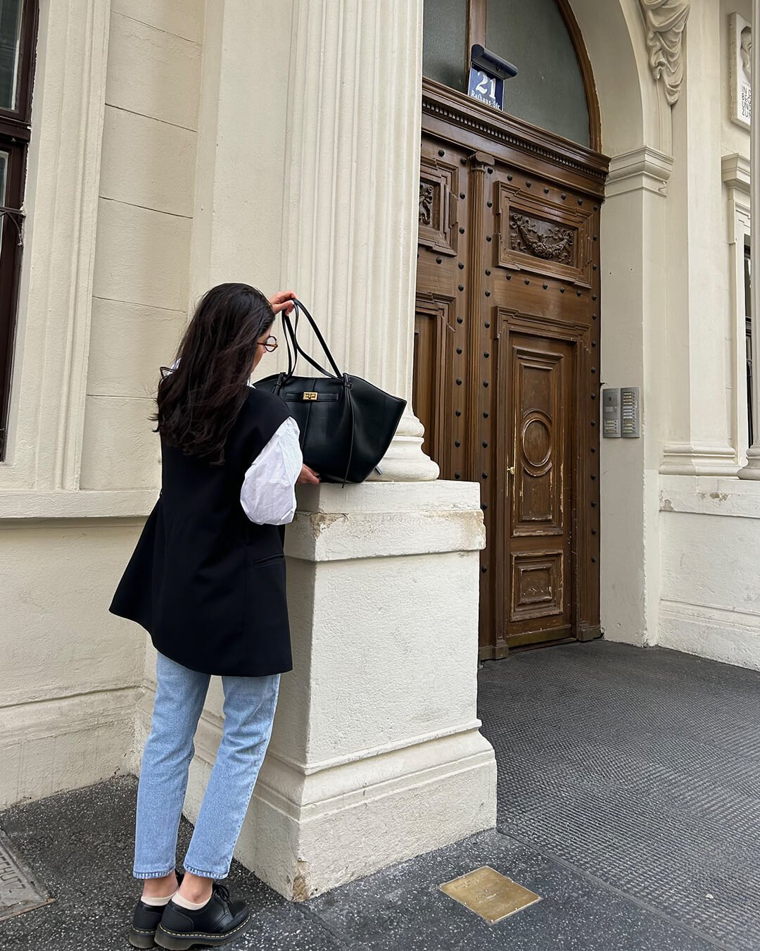 ARIA | Luxe Curve Bag — The Accessory That Says It All